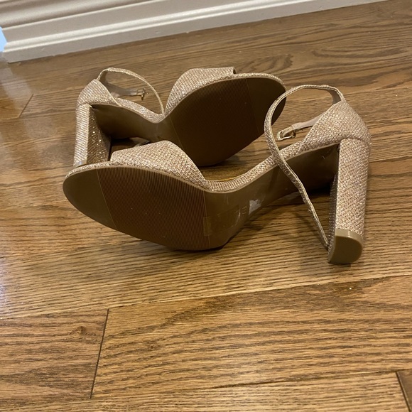 Le Chateau Crystal Detailed Heels size 7 - Picture 2 of 5